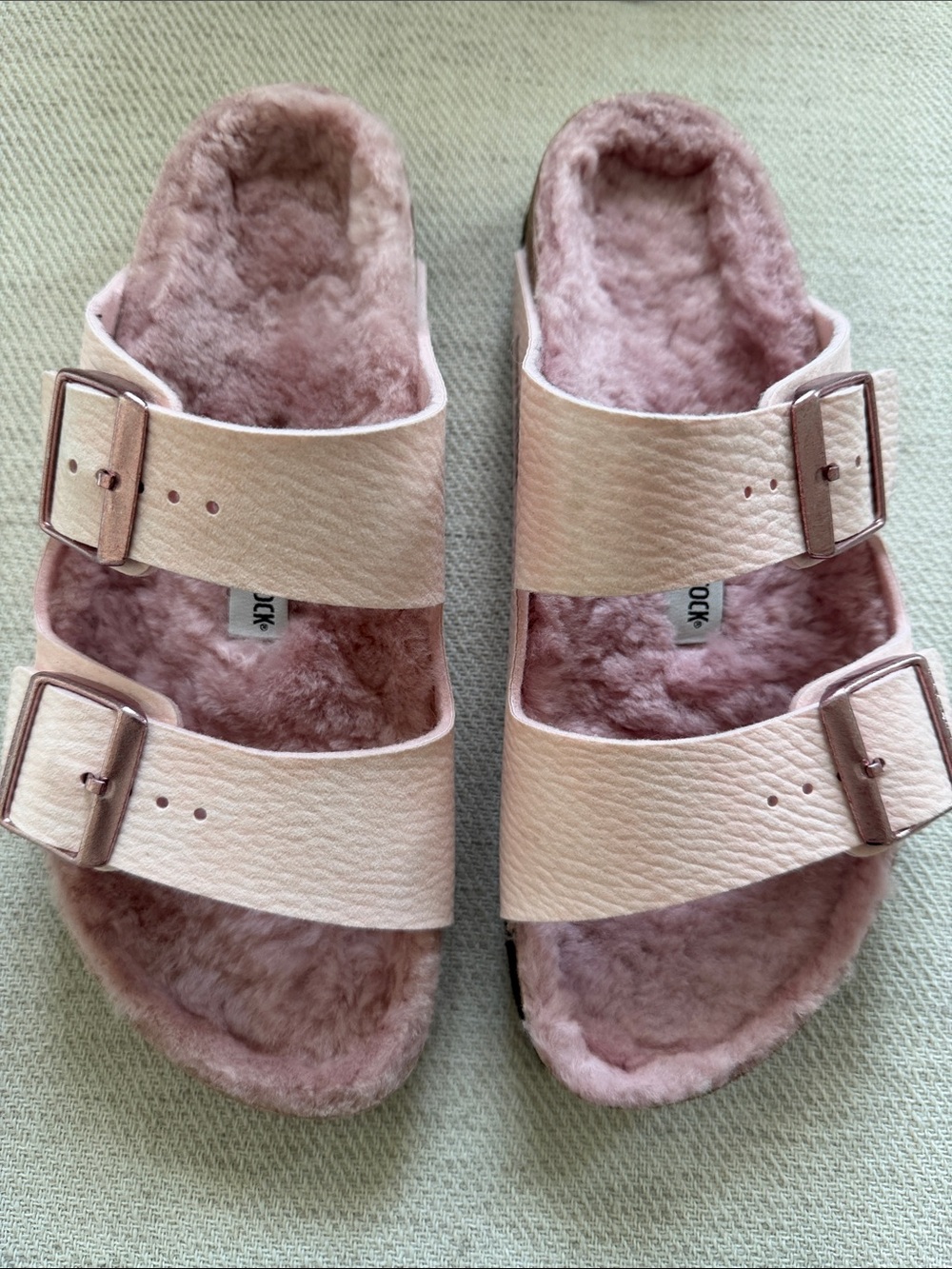 Birkenstock Microfiber
Shearling Sandal- Desert Dust
Light Rose size 38 new